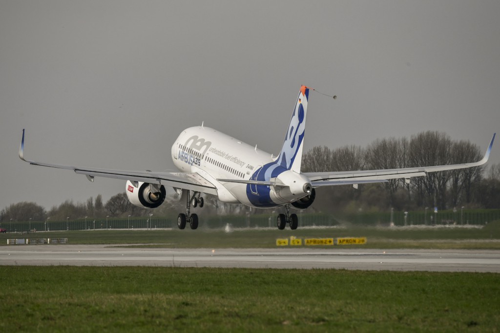The A319neo takes to the skies for the first time from Hamburg.